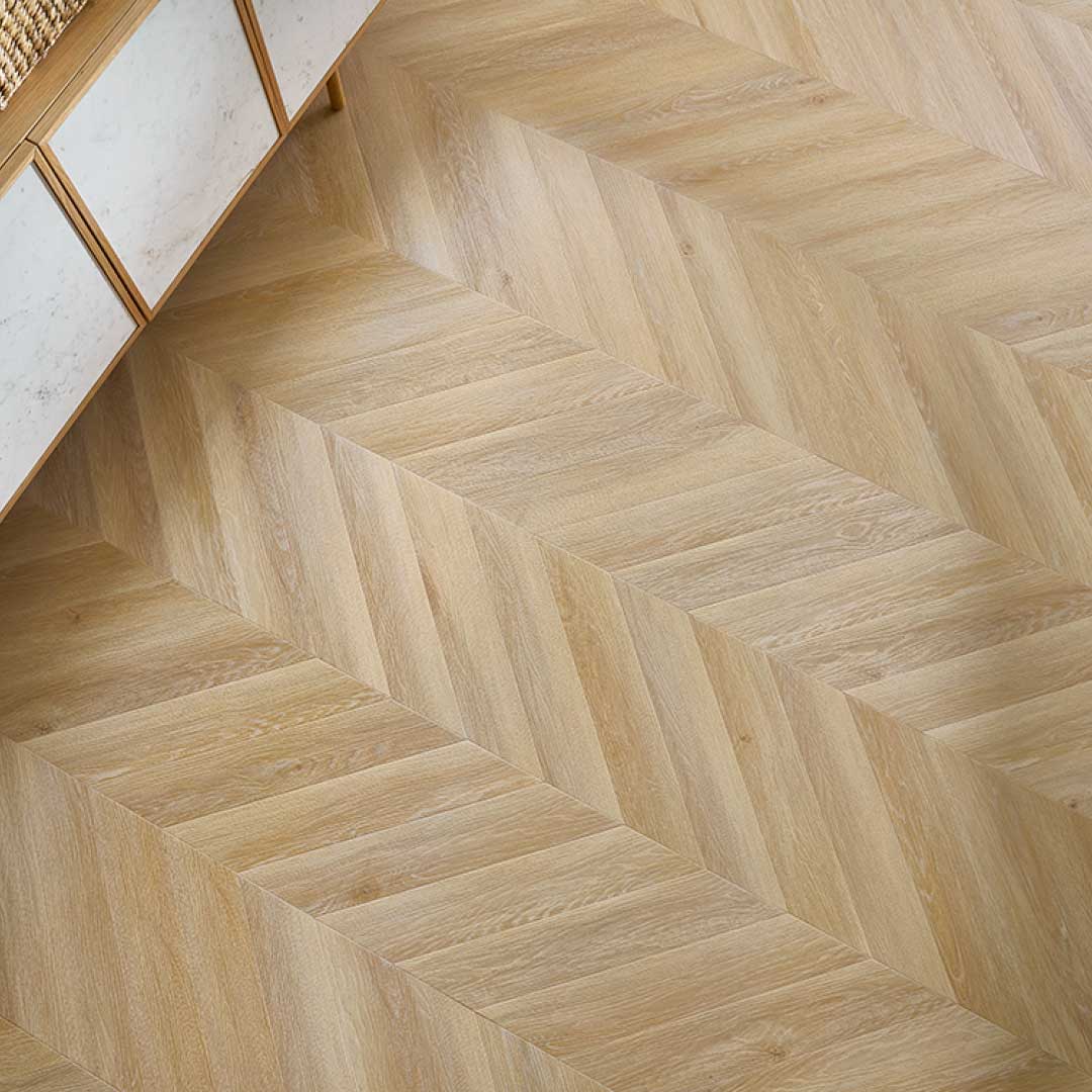 SUELO VINILICO ARBITON CHEVRON ROBLE JOHANNES CLC222