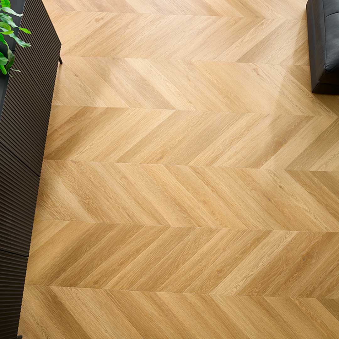 SUELO VINILICO ARBITON CHEVRON ROBLE MENOR CLC223